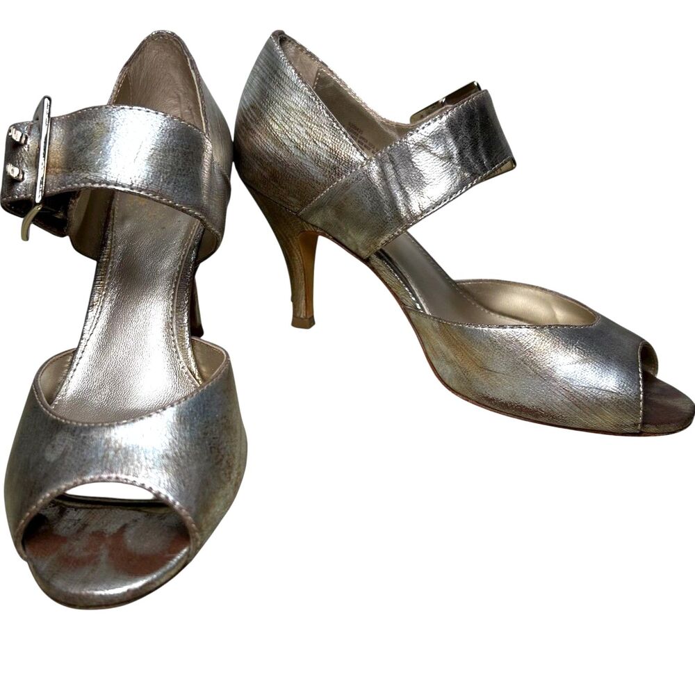 Isolá Della pump in gold size 6.5